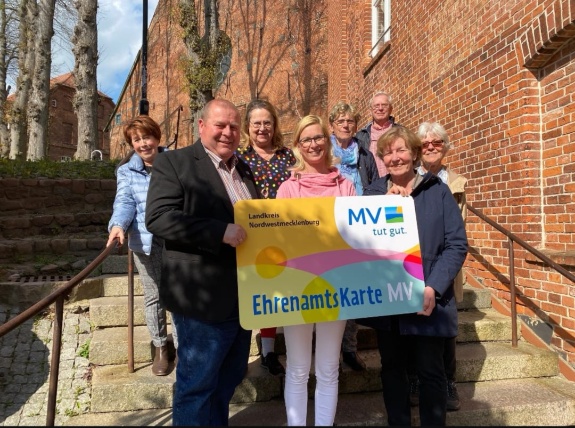 /bilder/EAK-Uebergabe_Weisser-Ring-NWM_April-2022.jpeg /bilder/EAK-Uebergabe_Weisser-Ring-NWM_April-2022.jpeg