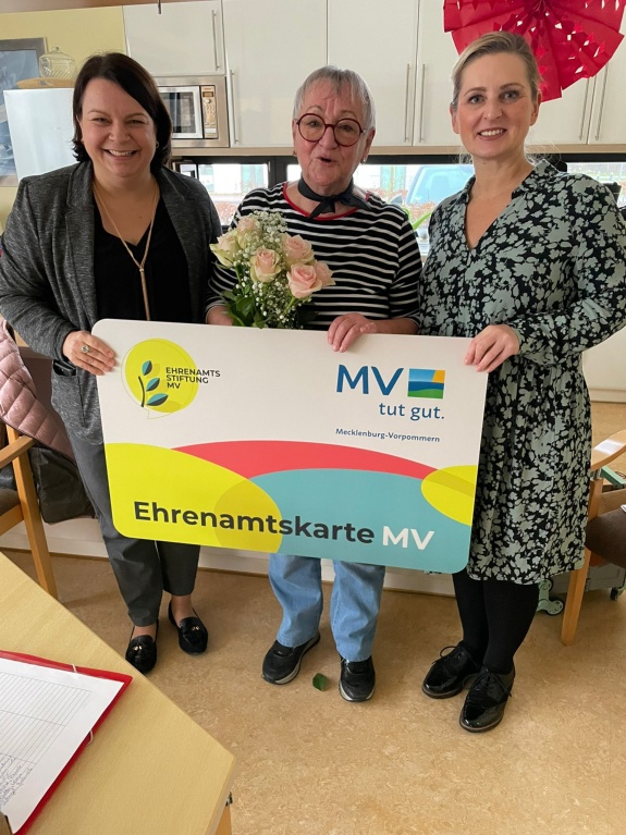 /bilder/newsbilder/2025-01-23-EAK-Uebergabe-Stefanie-Drese-Fr.-Mehl.jpeg /bilder/newsbilder/2025-01-23-EAK-Uebergabe-Stefanie-Drese-Fr.-Mehl.jpeg