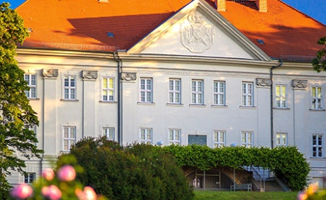 Aussenansicht vom Schloss Hohenzieritz