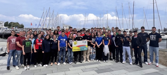 /bilder/newsbilder/2025-06-18-Gruppenfoto-BFD-FSJ-Land-ZK.JPG