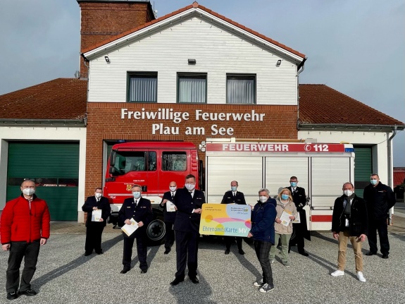 /bilder/newsbilder/EAK-Uebergabe-Feuerwehr-Plau.jpg