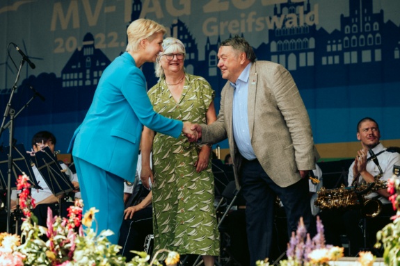 /bilder/newsbilder/MPin-Goldene-Ehrenamtskarte-5-und-6.jpg