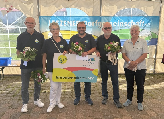 /bilder/newsbilder/Uebergabe-EAK-31.08.25-Leezen.jpg