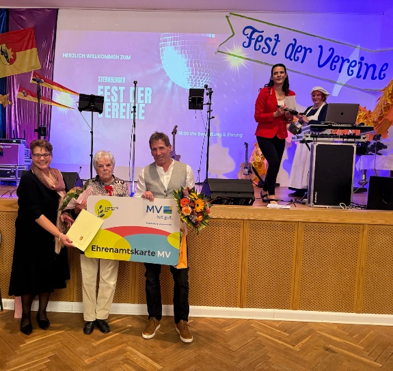 /bilder/newsbilder/Uebergabe-Fest-der-Vereine-Sternberg.jpg