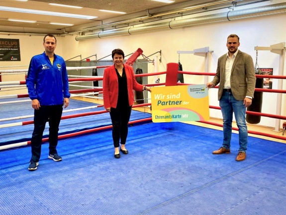 /dokumente/Pressemitteilung/2020/Boxring-Gruppenbild-EAK.jpg